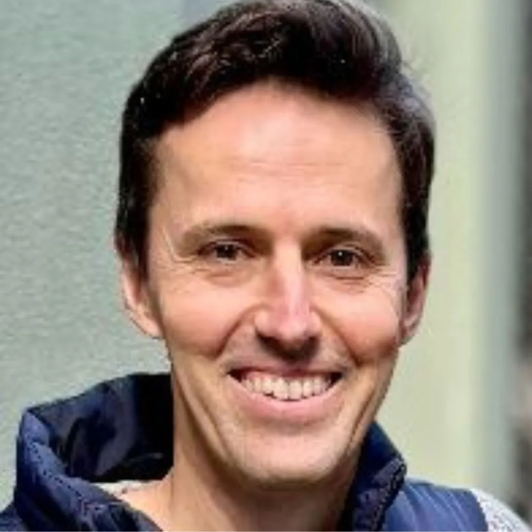 Dr Alister Murray