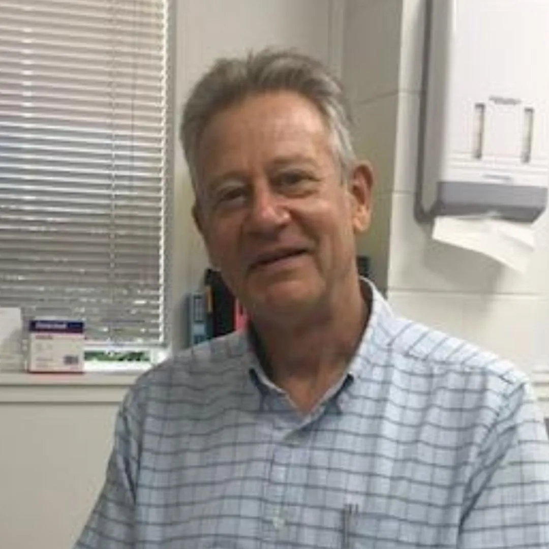 Dr Tim Cummack