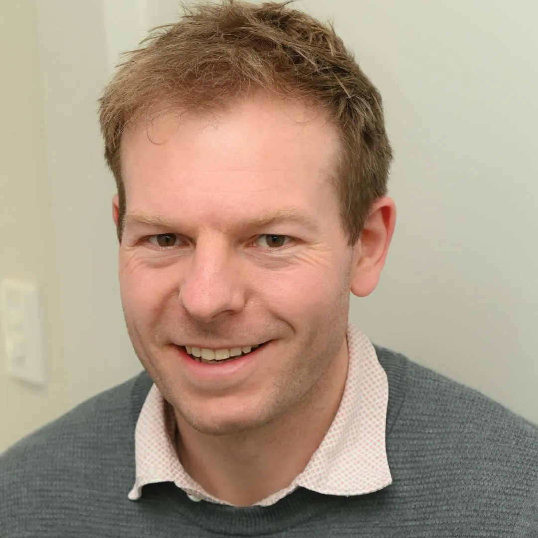 Dr Tom Currie
